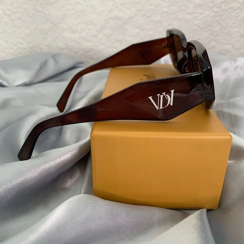 Van De Vort Sunglasses – Chunky Tortoise Rectangle Frame Dark Brown